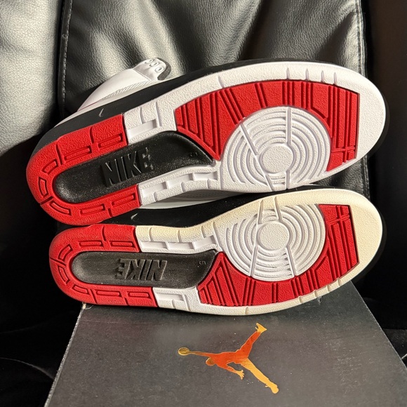 Size 5 (GS) - Jordan 2 Retro 2022 Mid Chicago NIB (minor yellowing on 1 sole)